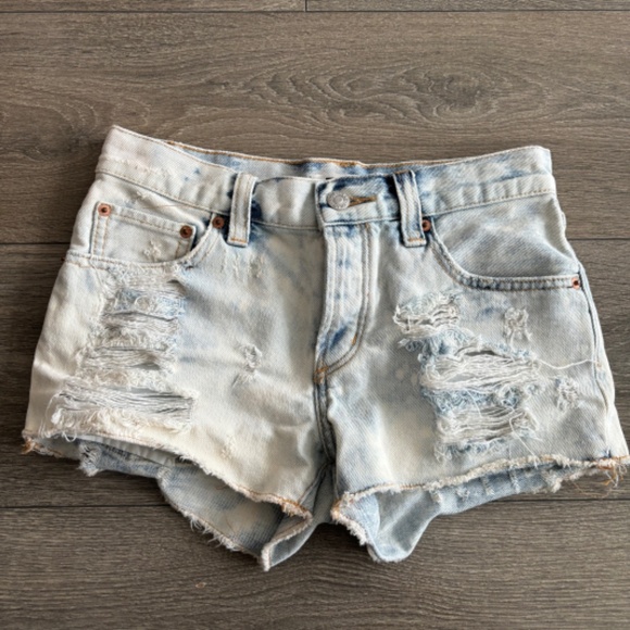 Aritzia TNA Faded Dyed Denim Shorts - Picture 5 of 10